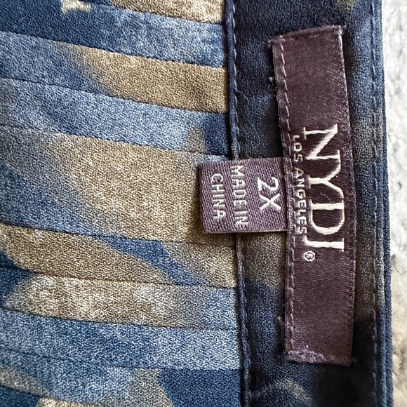 NYDJ Printed Long Sleeve Blouse / Tunic – Plus Size 2X - Picture 3 of 4